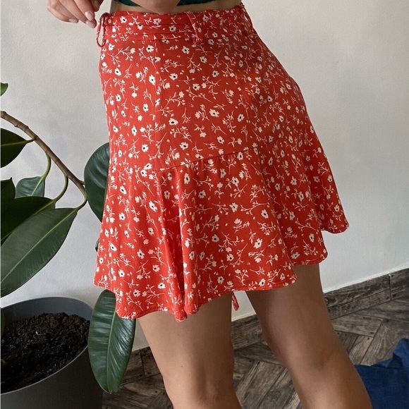 SOLD Red floral skort ❣️ - Picture 7 of 9